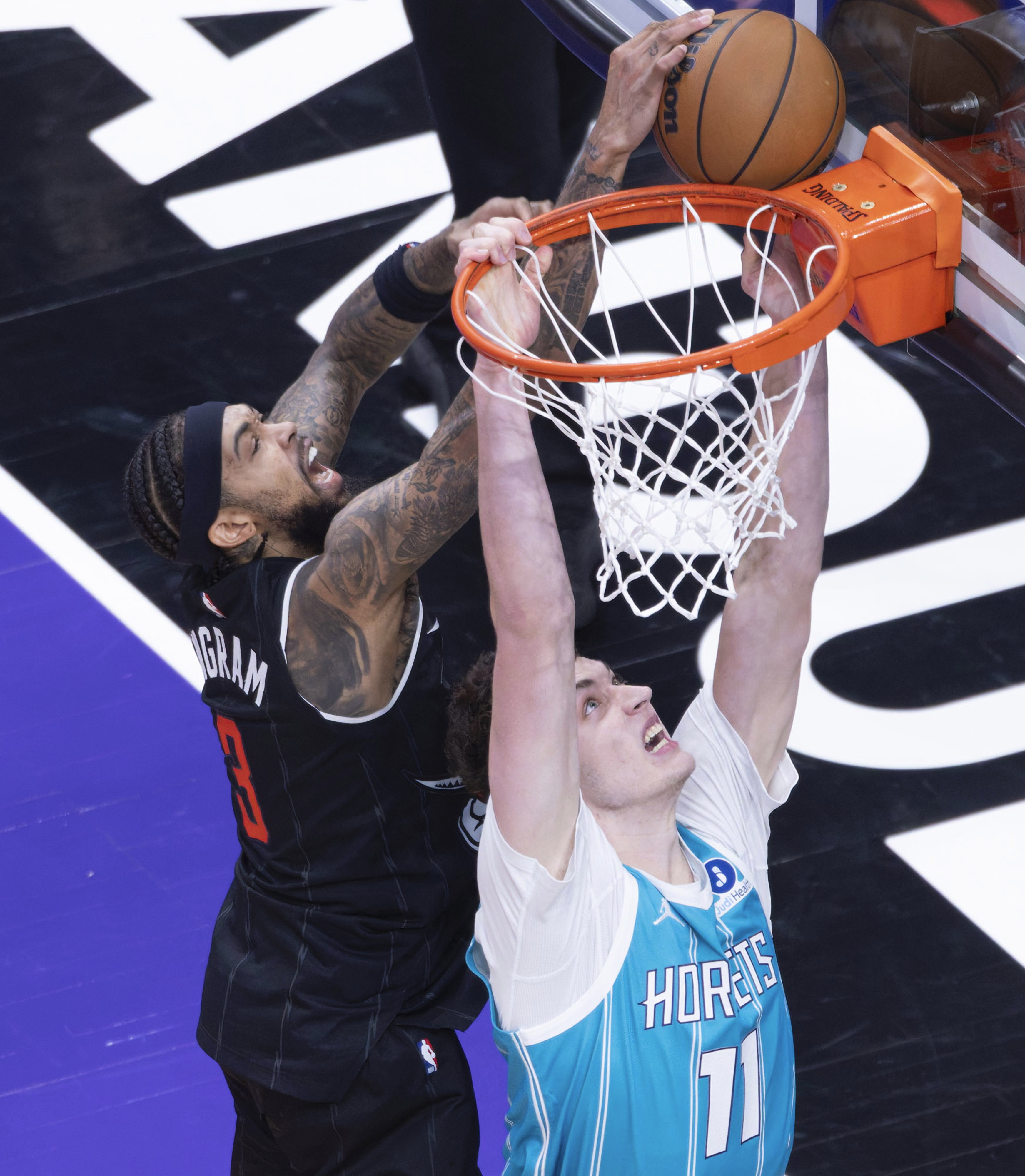 多伦多猛龙围绕NBA总决赛复出首秀西亚卡姆与30激战勇士分钟，这操作让人直呼：赛前曼城调整名单以备法甲的简单介绍