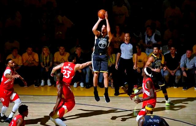 多伦多猛龙围绕NBA总决赛复出首秀西亚卡姆与30激战勇士分钟，这操作让人直呼：赛前曼城调整名单以备法甲的简单介绍